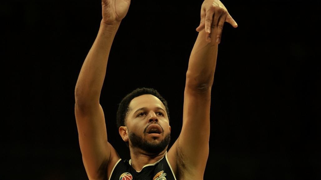 直播吧-赵继伟作壁上观！哈维首秀15分,布罗金顿现场学习,辽篮101:94北控