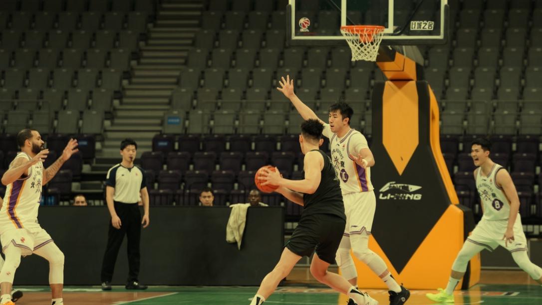 直播吧-赵继伟作壁上观！哈维首秀15分,布罗金顿现场学习,辽篮101:94北控